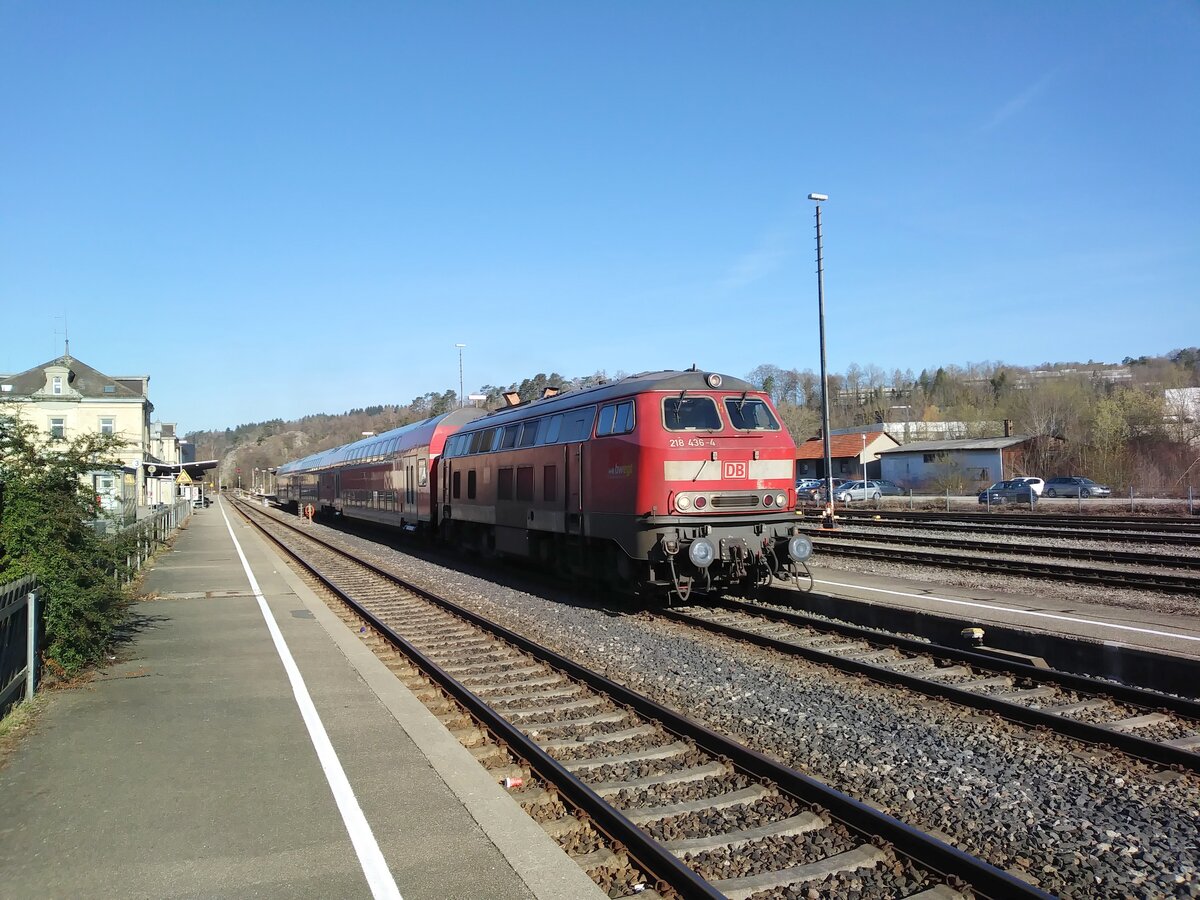 Sigmaringen am 21.03.2019 mit 218 436 vor Lr in Richtung Herbertingen