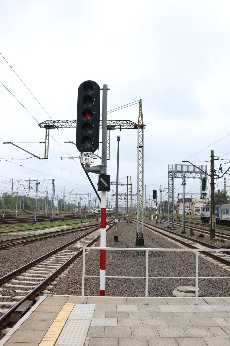 Signalanlage in Poznan Glownly am 17.07.18 am Bahnsteigende