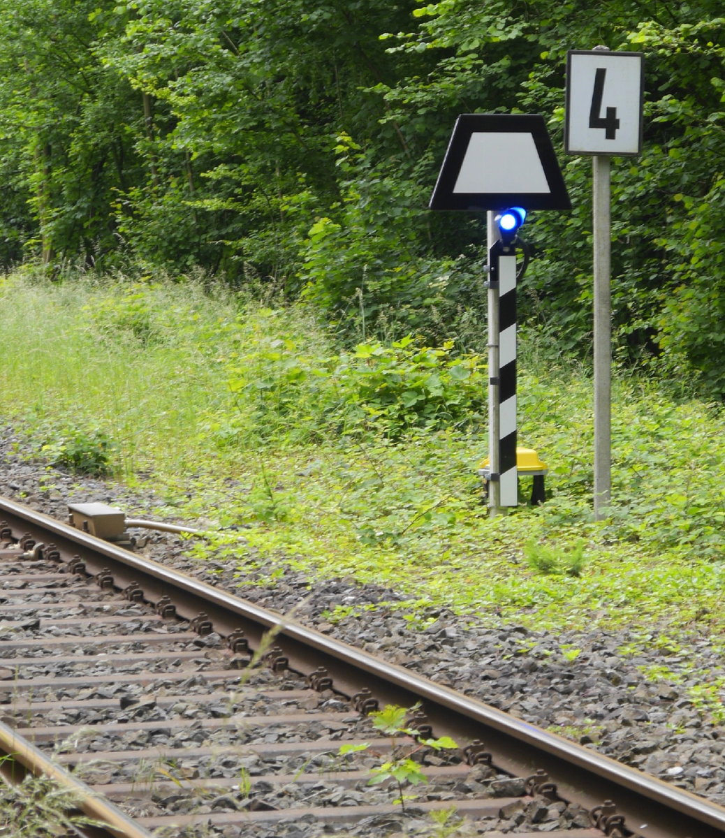 Signale im vereinfachten Nebenbahnbetrieb: Einfahrt Bf Binolen im Hönnetal (Aufnahme vom 12.6.16).