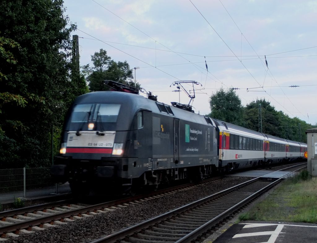 Simens S64 U2-873 mit EC 6 am Abend des 21.09.2013 auf der KBS 470 bei Bonn Mehlem.