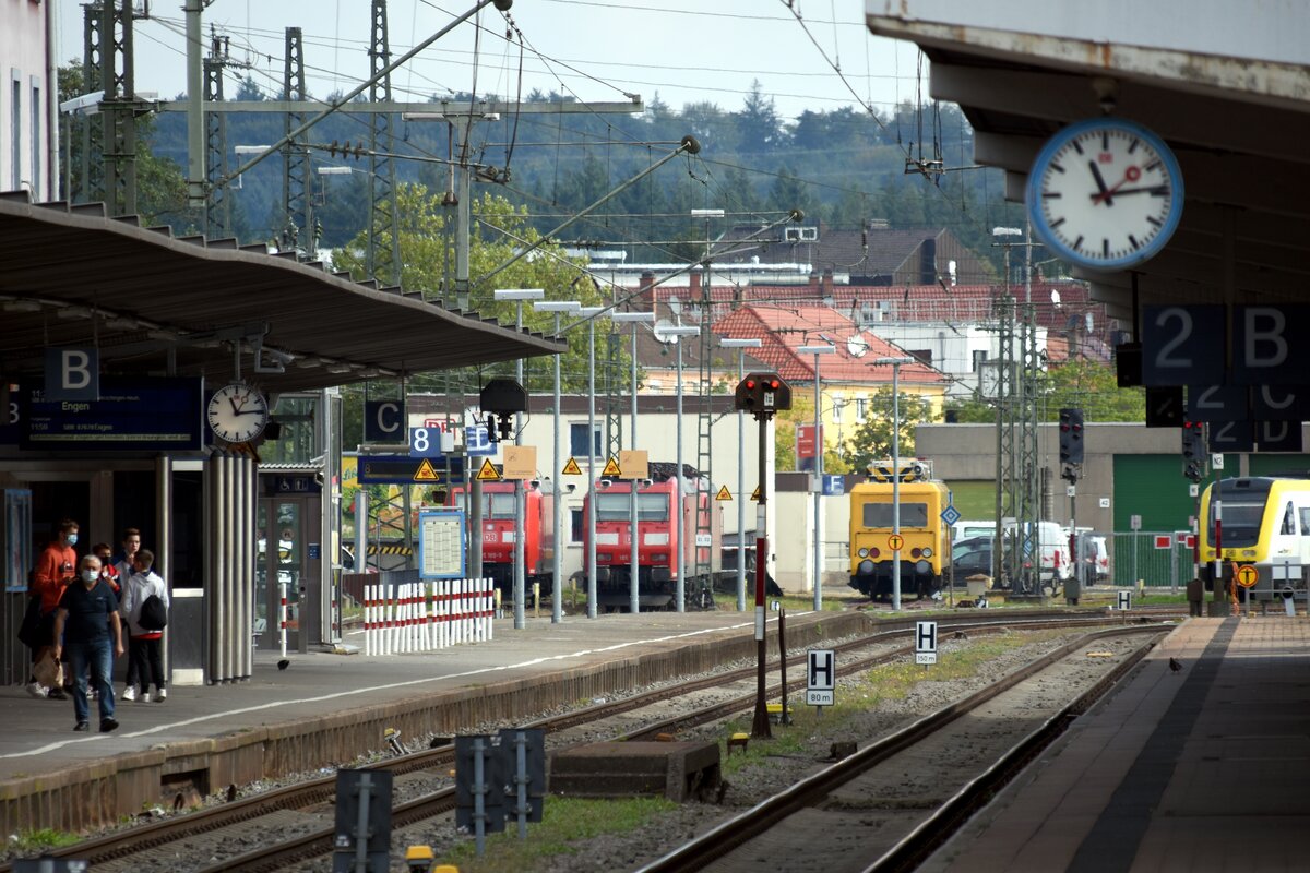 SINGEN (Hohentwiel), 19.09.2021, Blick von Südwest nach Nordost über den Bahnhof