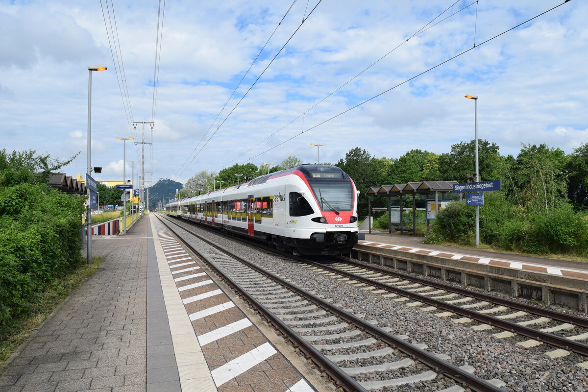 Singen Industriegebiet am 23.06.2021 mit 521 203 als Seehas in Richtung Singen