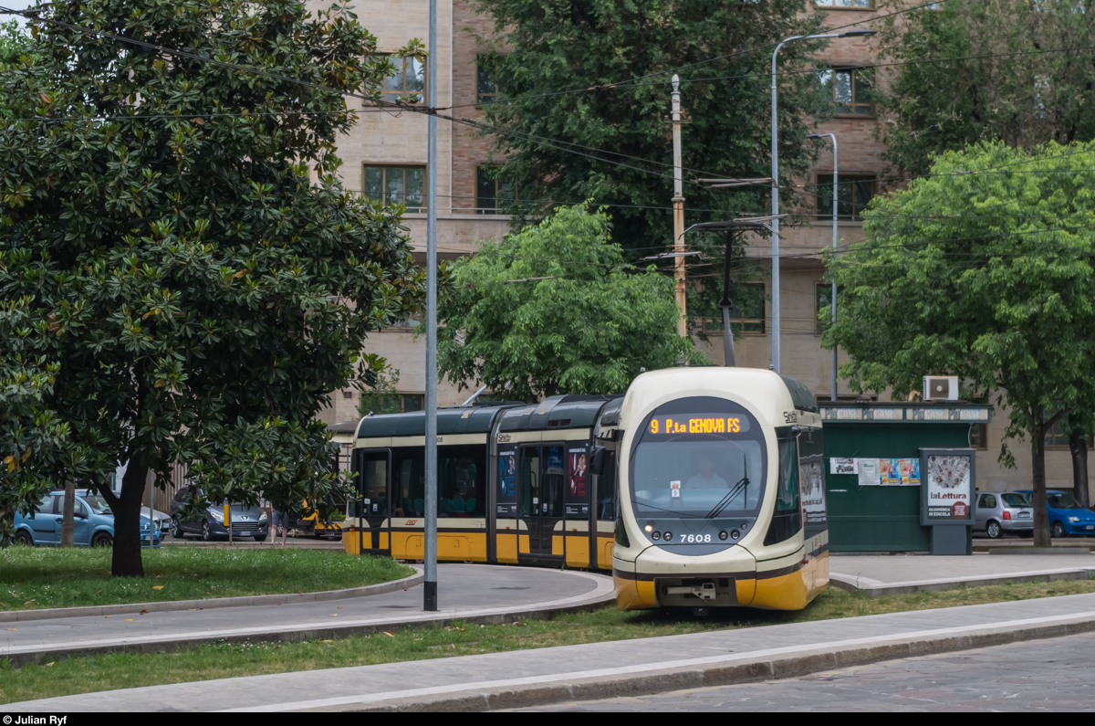 Sirietto 7608 erreicht am 8. Mai 2016 die Endstation der Linie 9 Milano Centrale.