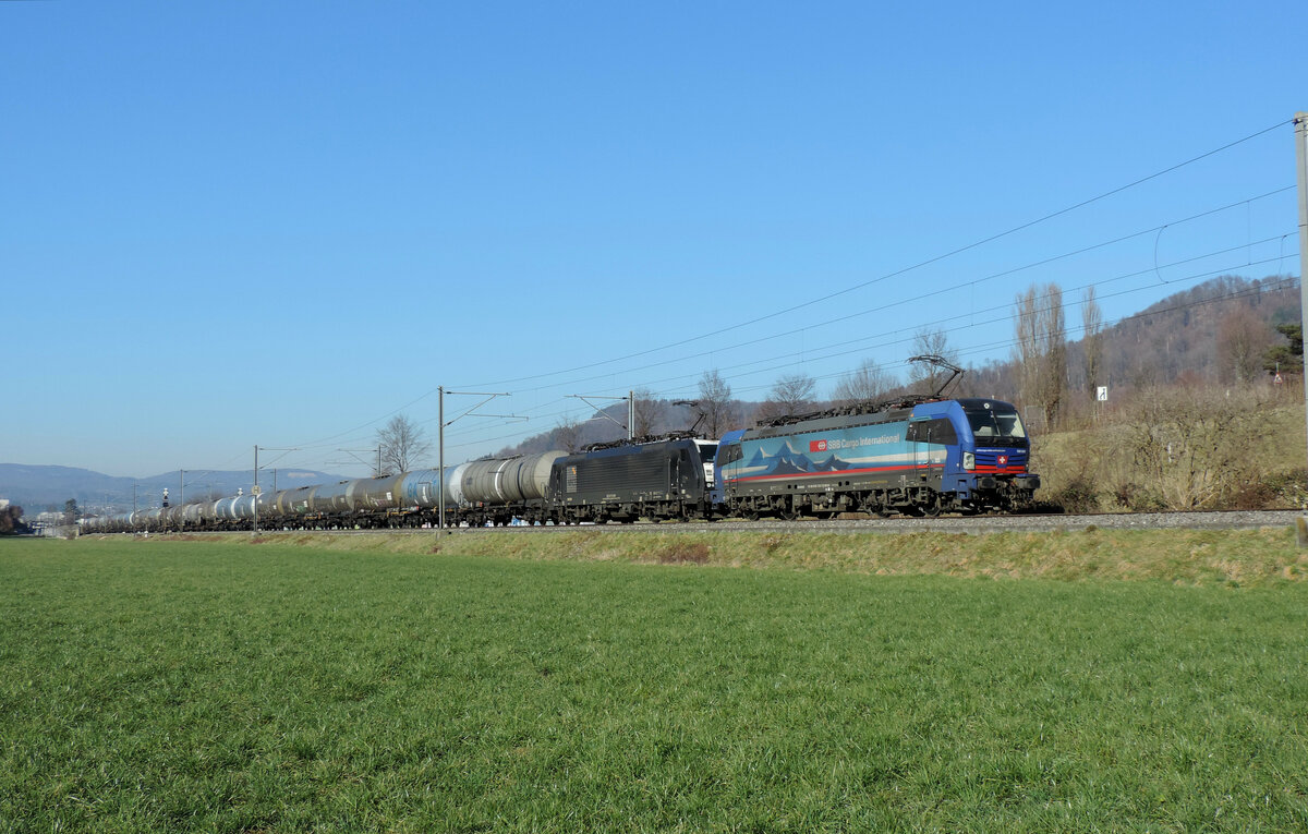 Sissach - 15. Februar 2023 : Re 193 533  Rhône  + MRCE Lok 189 990 mit einem Kesselzug.
Link zum Video : https://www.youtube.com/watch?v=K7gPHskw6Bs