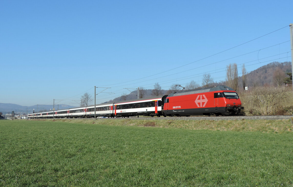 Sissach - 15. Februar 2023 : Re 460 030  Säntis  am IC 967 von Basel nach Brig. 

Link zum Video : https://www.youtube.com/watch?v=K7gPHskw6Bs