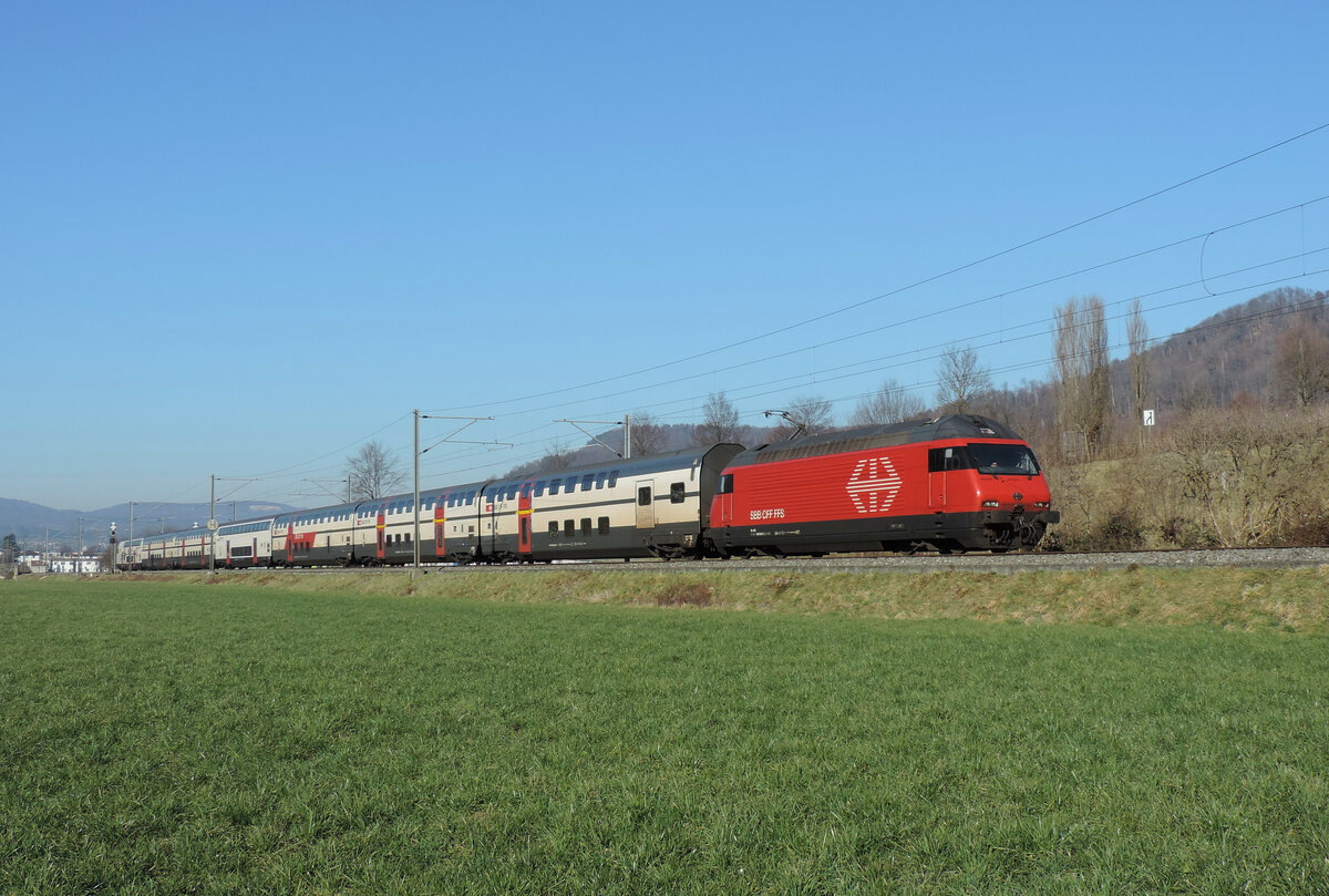 Sissach - 15. Februar 2023 : Re 460 054  Dreiländereck  am IR 2467 von Basel nach Luzern. 

Link zum Video : https://www.youtube.com/watch?v=K7gPHskw6Bs