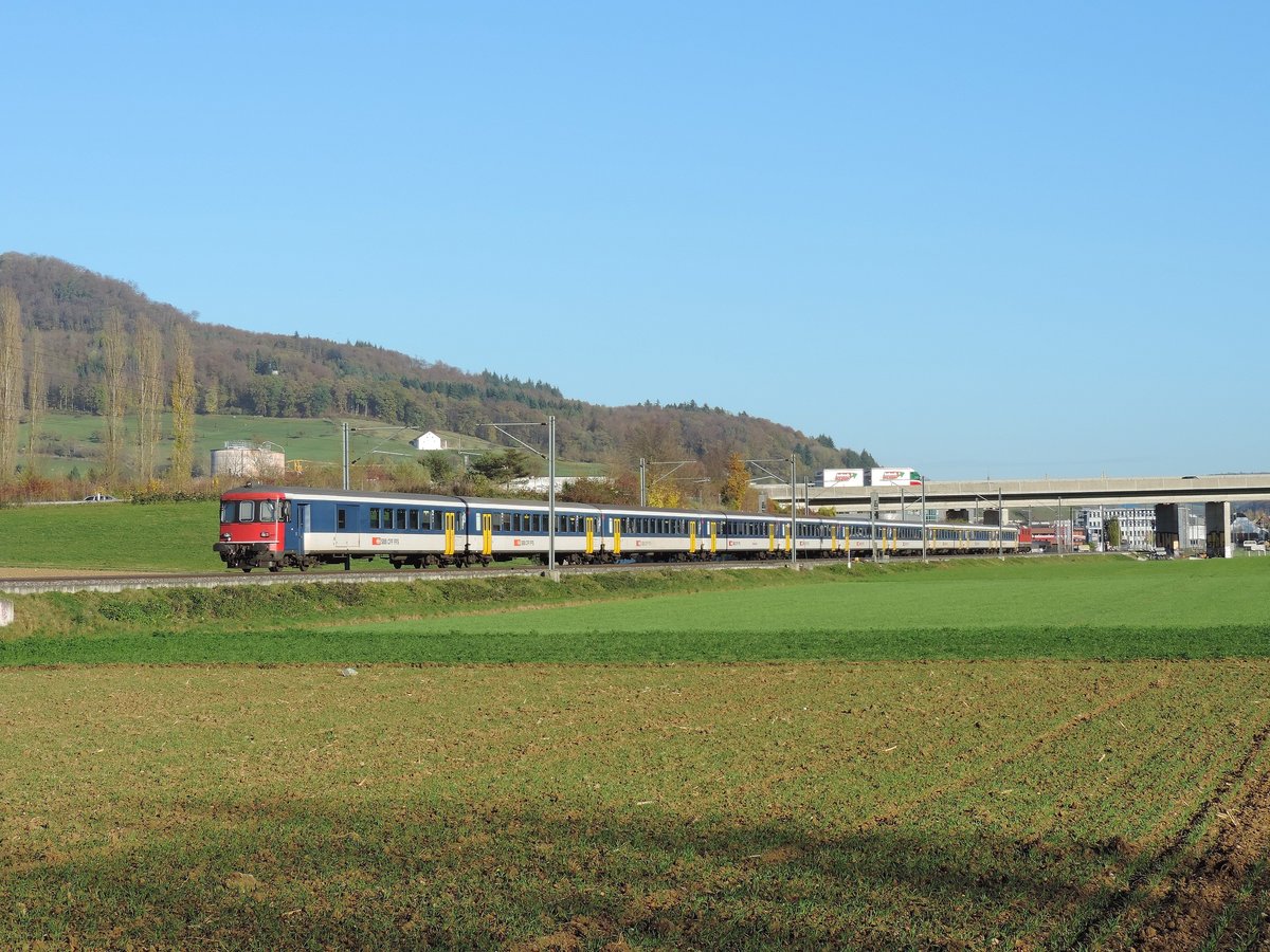 Sissach - 31.10.17 : EW IV Komposition mit eine Re 4/4.