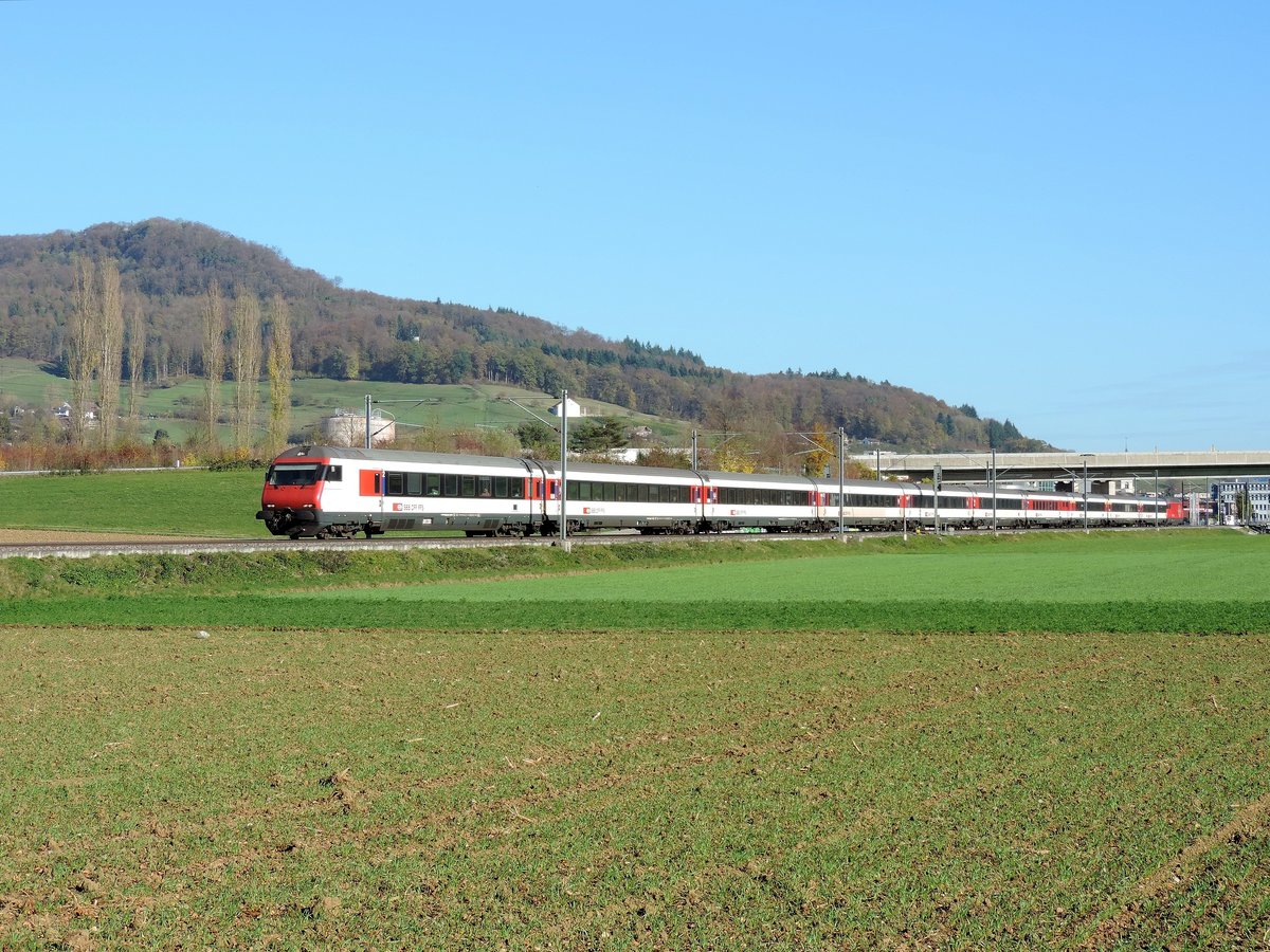 Sissach - 31.10.17 : IR 2268 Zürich - Basel.