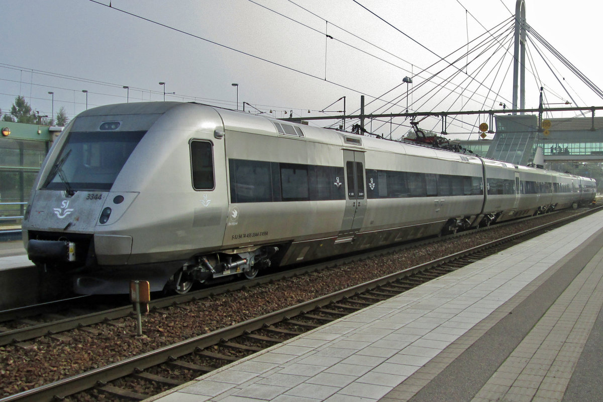 SJ Schnellzug 3324 verlässt am 11 September 2015 Hallsberg.