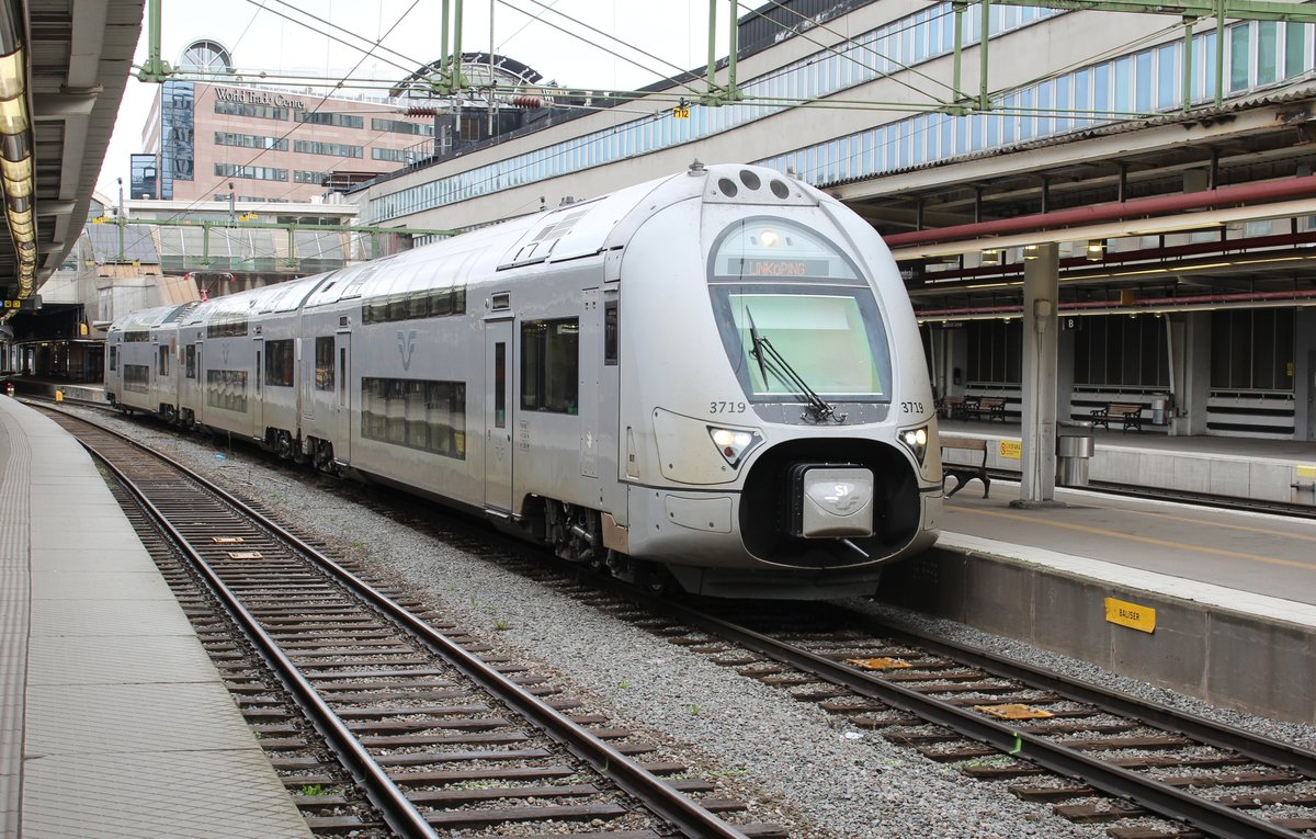 SJ X40 3719 als SJ 259 nach Linköping am Morgen des 02.05.2018 abfahrbereit am Gleis 12 in Stockholm C.
