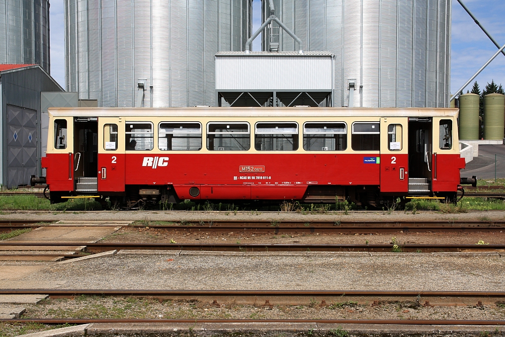 SK-RCAS 810 611-8 am 11.August 2019 als Os 18392 nach Jemnice im Bahnhof Moravske Budejovice.