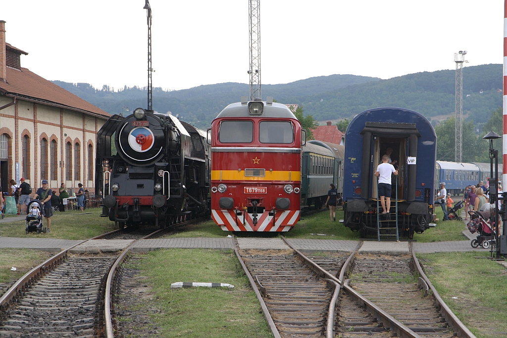 SK-ZSR 475 196 + SK-ZSR 781 168-3, historisch angeschrieben als CSD T679 1168, am 16.Juni 2018 beim  RENDEZ 2018  im ZSR Eisenbahnmuseum in Bratislava východ.