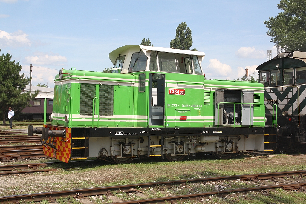 SK-ZSSK 98 56 3 710 001-9, historisch angeschrieben als CSD T344 001, am 16.Juni 2018 beim  RENDEZ 2018  im ZSR Eisenbahnmuseum in Bratislava východ.