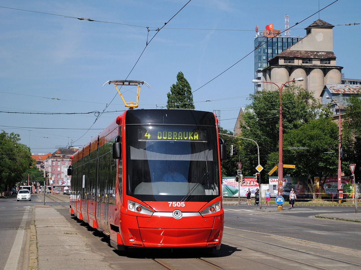 Skoda 30T 7505 überquert die Kreuzung Krizna ulica/ Legionarska ulica. (06.06.2015 )