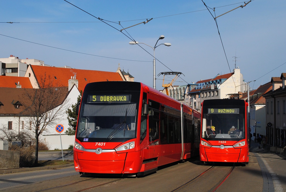 Skoda ForCity 29T 7401 und 7424, Kapucinska ul. (23.02.2019)