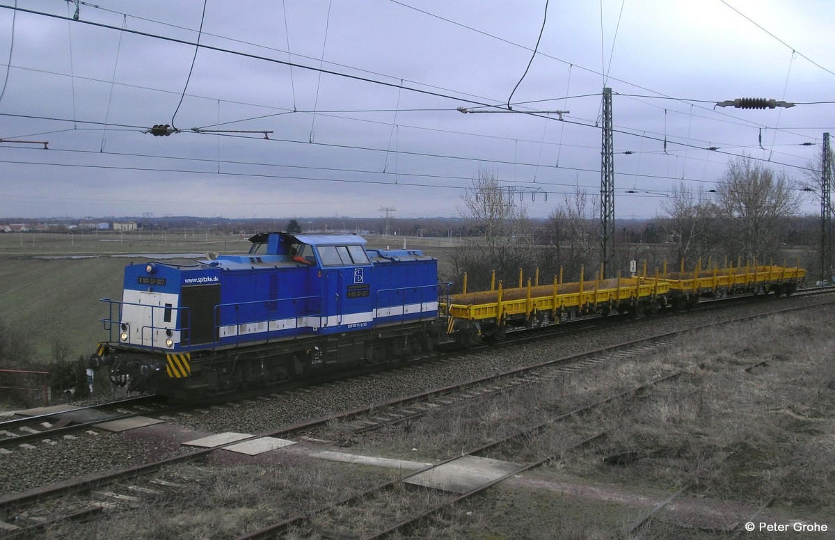 SLG 203 409-8 Spitzke-Lok V100-SP-007, ex DR 110 536-0 (Baujahr 1973, LEW) vor DGS 95441 Gößnitz - Großbeeren, fotografiert in Halle (Saale) am 18.03.2011 
