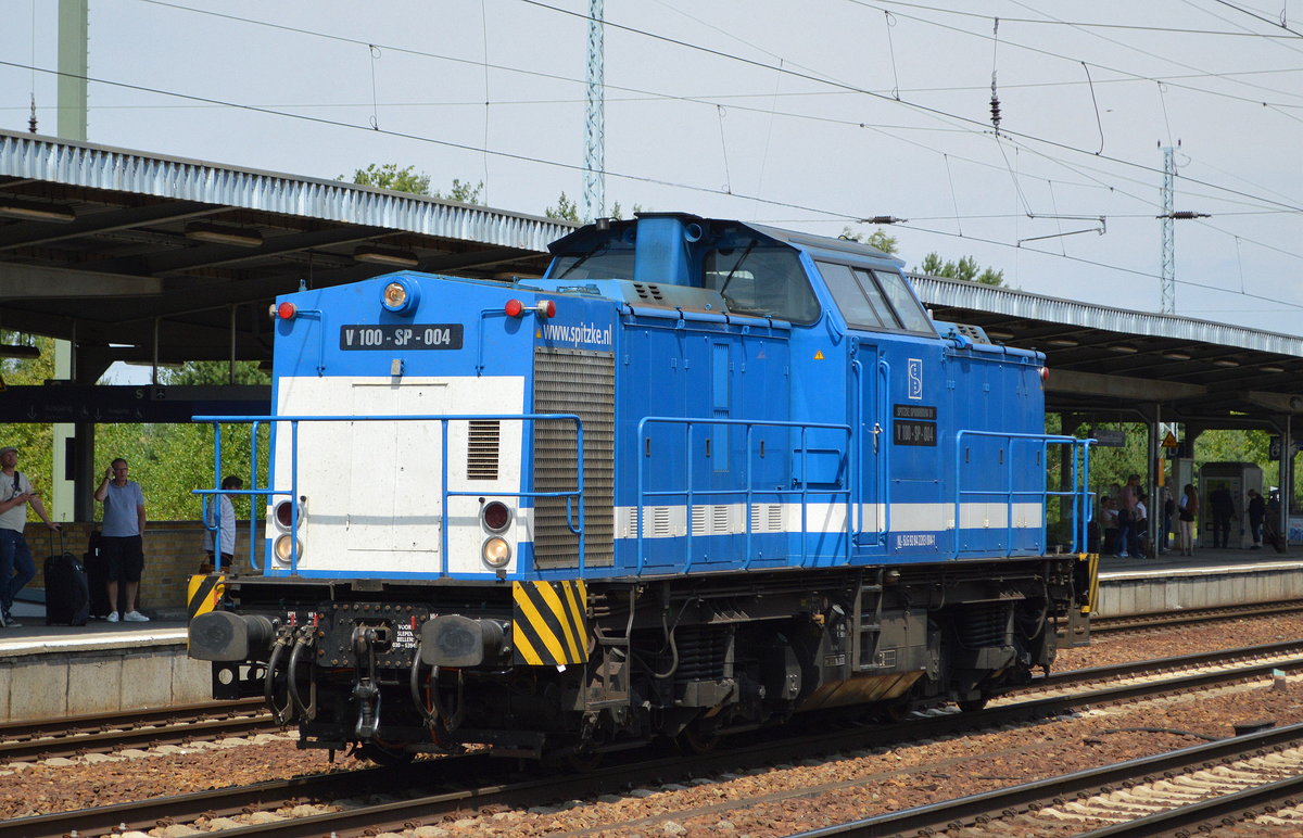 SLG - Spitzke Logistik GmbH mit der in den Niederlanden registrierten  V 100-SP-004  [NVR-Nummer: 92 84 2203 004-1 NL-SLG] am 18.07.18 Bf. Flughafen Berlin-Schönefeld.