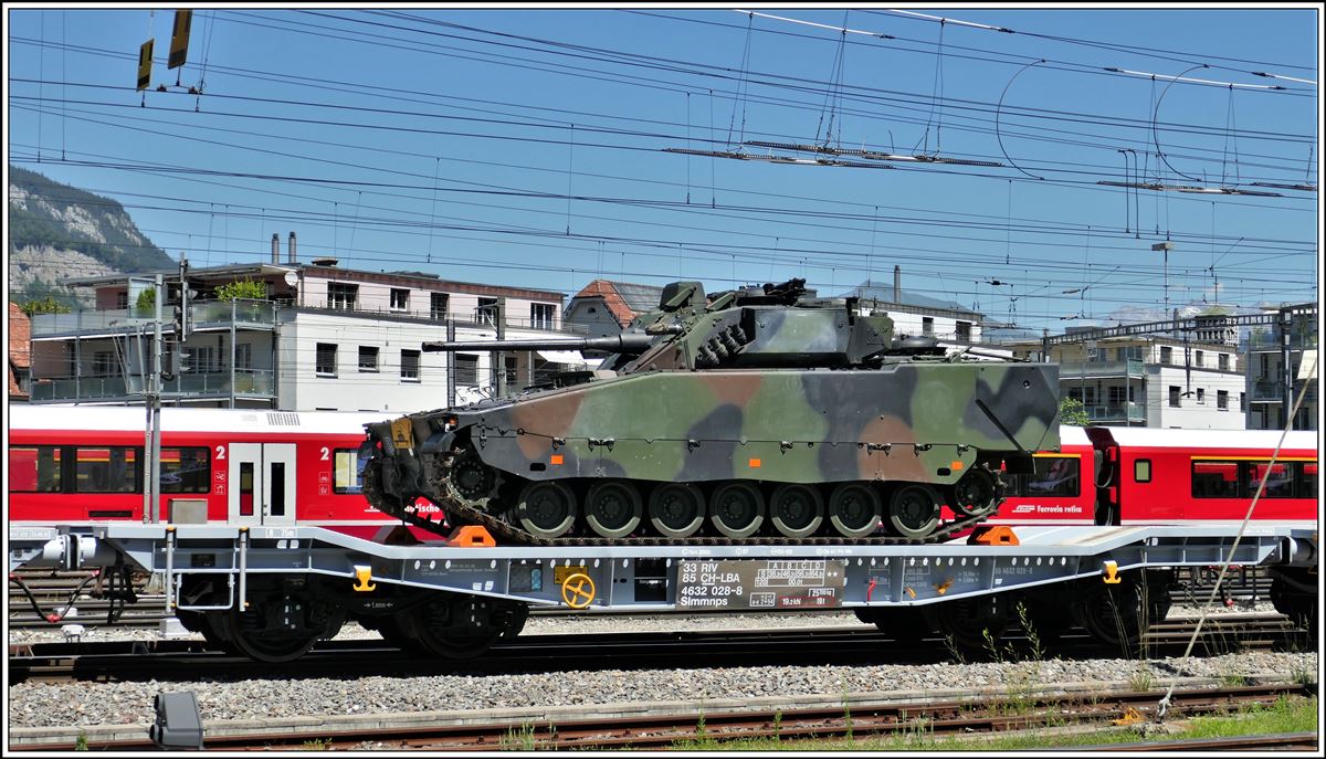 Slmmnps mit verladenem SPz2000(HCV90) in Chur. (07.07.2020)