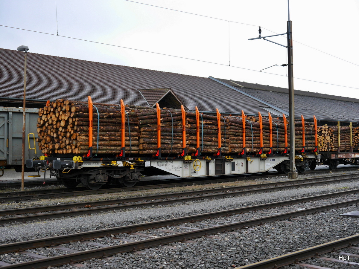 Slovenien - Beladener Güterwagen von Typ Sgns 31 79 430 5 709-4 im Güterbahnhof von Biel am 31.03.2018