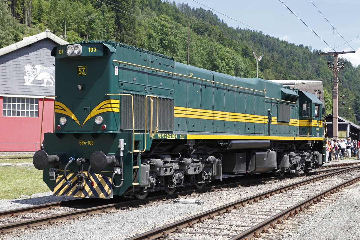Slovenische Gastlokomotive 664-103 beim Nostagiefest in Mürzzuschlag am 8.06.2014.
