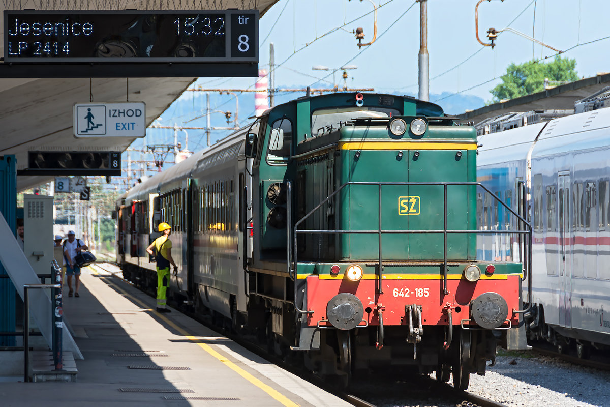 Slovenske Zeleznice (SZ) 642-185 bringt den Kurswagen aus Rijeka zum EC 150  Emona  zur Weiterfahrt nach Wien Hbf. Bahnhof Ljubljana, am 29.06.2019.