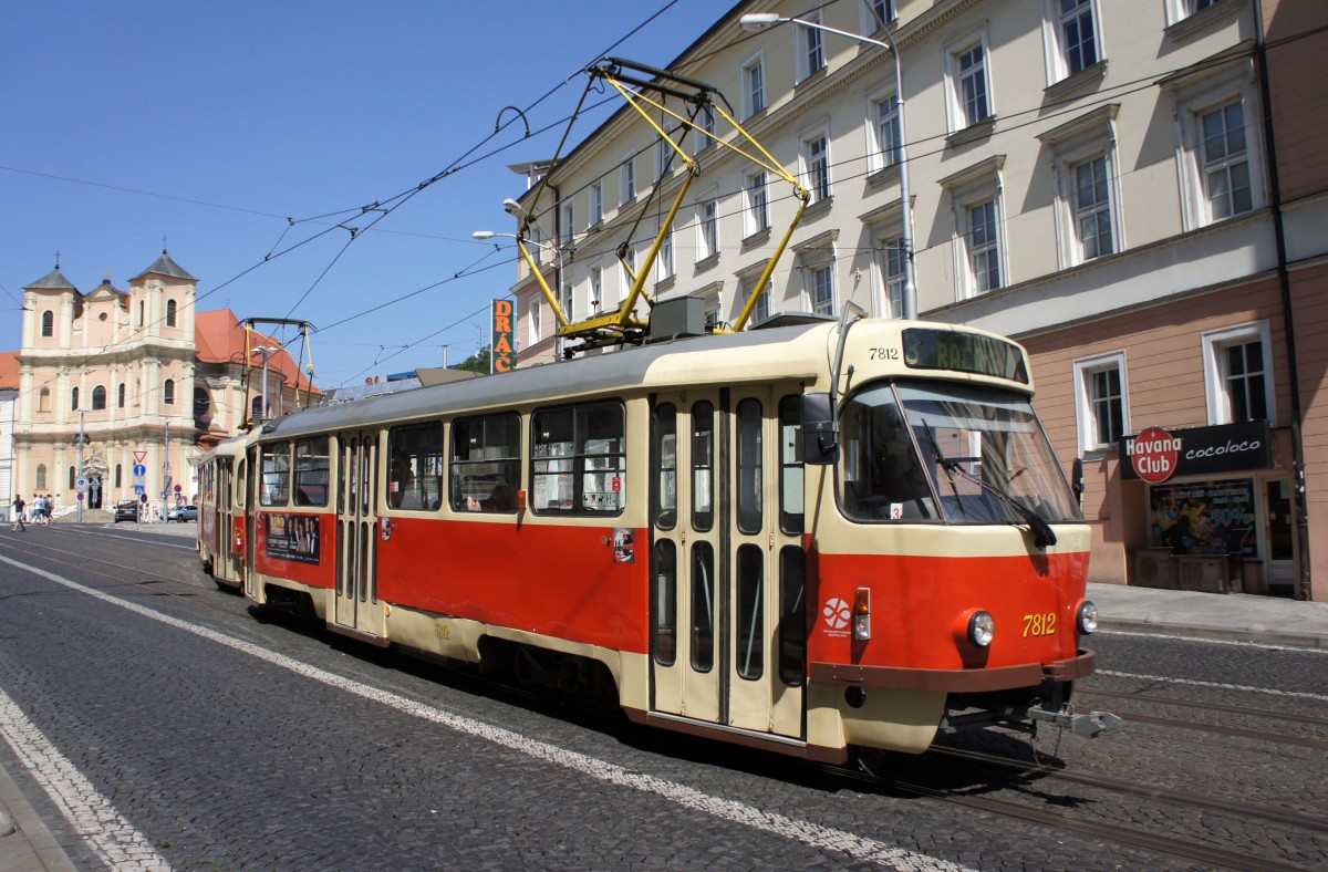 Slowakei / Straßenbahn Bratislava: Tatra T3SUCS - Wagen 7812 / Tatra T3SUCS - Wagen 7811 ...aufgenommen im Juni 2014 in der Nähe der Haltestelle  Námestie Slovenského národného povstania  in Bratislava. 