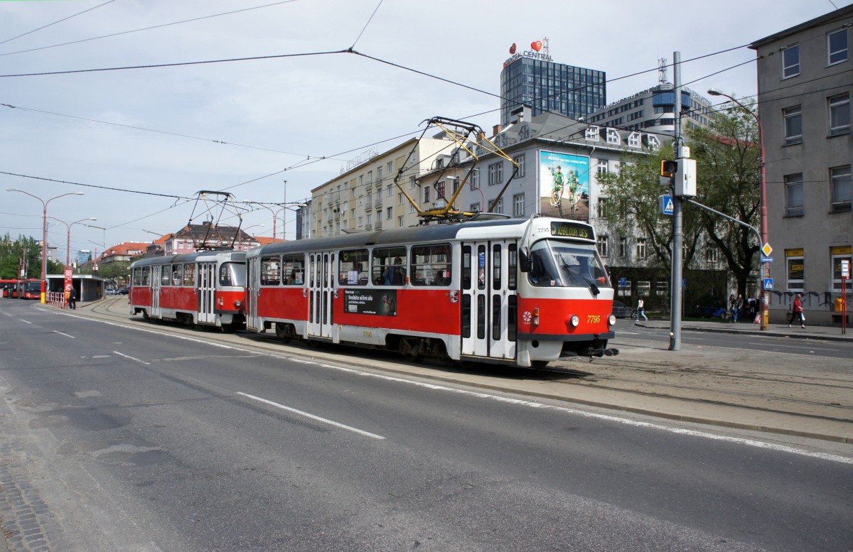 Slowakei / Straßenbahn Bratislava: Tatra T3P - Wagen 7795 ...aufgenommen im Mai 2015 an der Haltestelle  Trnavské mýto  in Bratislava.