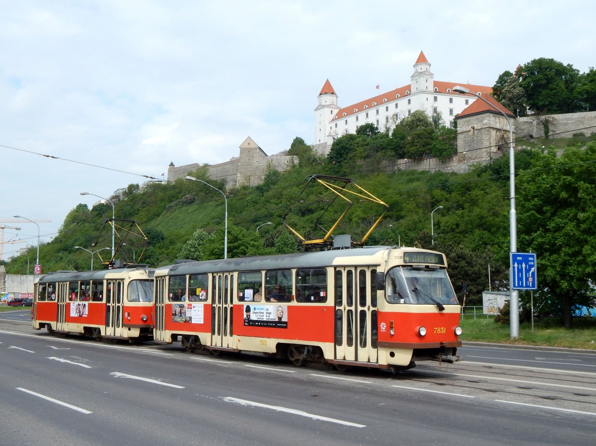 Slowakei / Straßenbahn Bratislava: Tatra T3SUCS - Wagen 7831 ...aufgenommen im Mai 2015 unterhalb der Burg Bratislava, in der Nähe der Haltestelle  Most SNP .