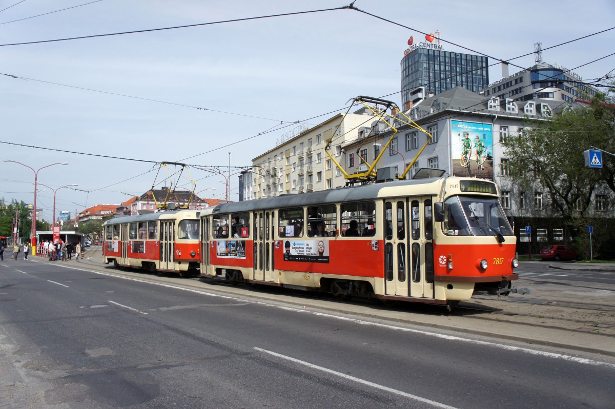 Slowakei / Straßenbahn Bratislava: Tatra T3SUCS - Wagen 7817 ...aufgenommen im Mai 2015 an der Haltestelle  Trnavské mýto  in Bratislava.