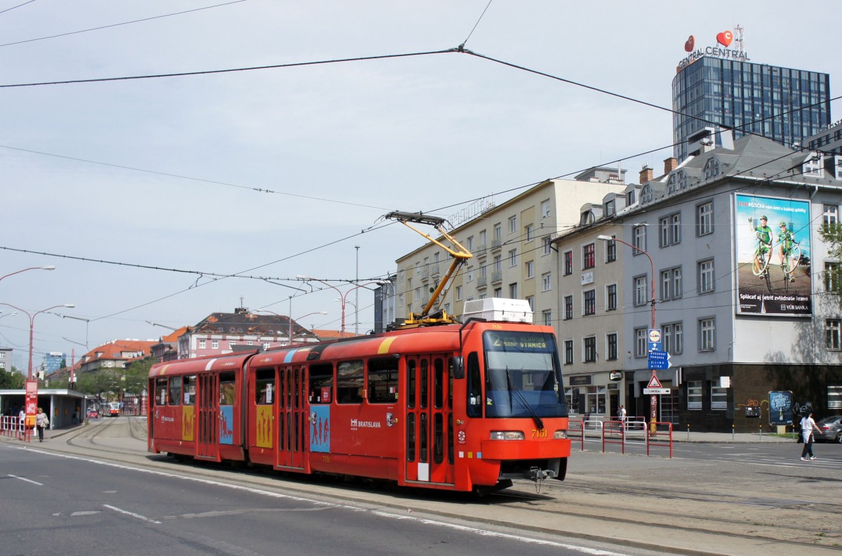 Slowakei / Straßenbahn Bratislava: Tatra K2S - Wagen 7131 ...aufgenommen im Mai 2015 an der Haltestelle  Trnavské mýto  in Bratislava.