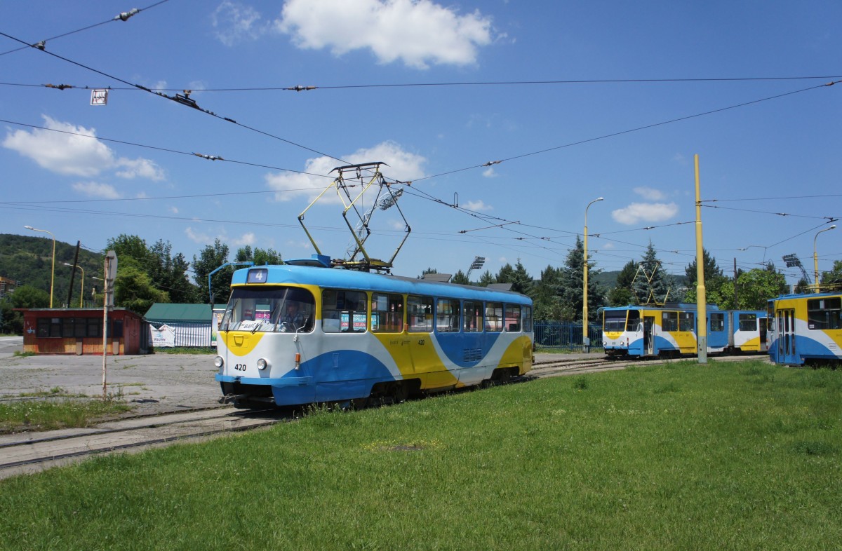 Slowakei / Straßenbahn Košice: Tatra T3 - Wagennummer 420 ...aufgenommen in der Endstation  Havlickova / Štadión Lokomotívy  im Juni 2014.