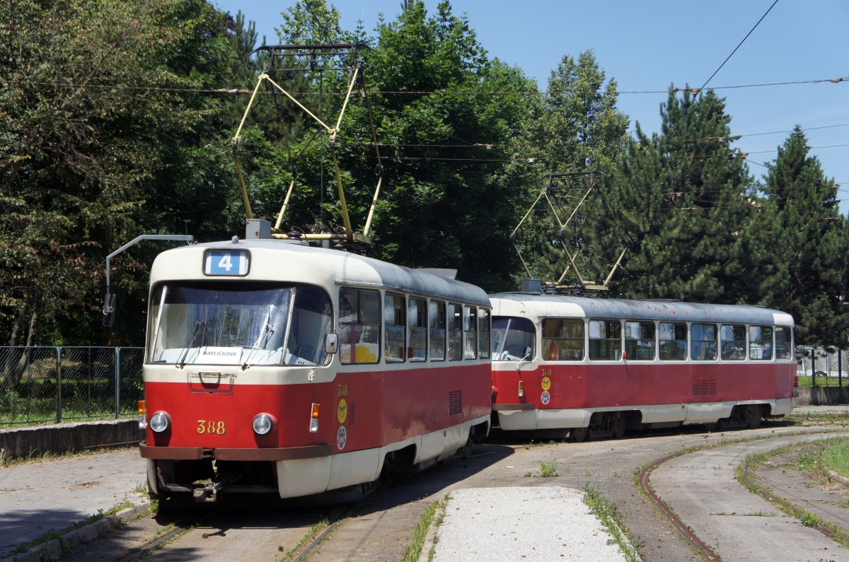 Slowakei / Straßenbahn Košice: Tatra T3 - Wagennummer 388 / Tatra T3 - Wagennummer 389 ...aufgenommen an der Endstation  Barca  der Linie 4 im Juni 2014.