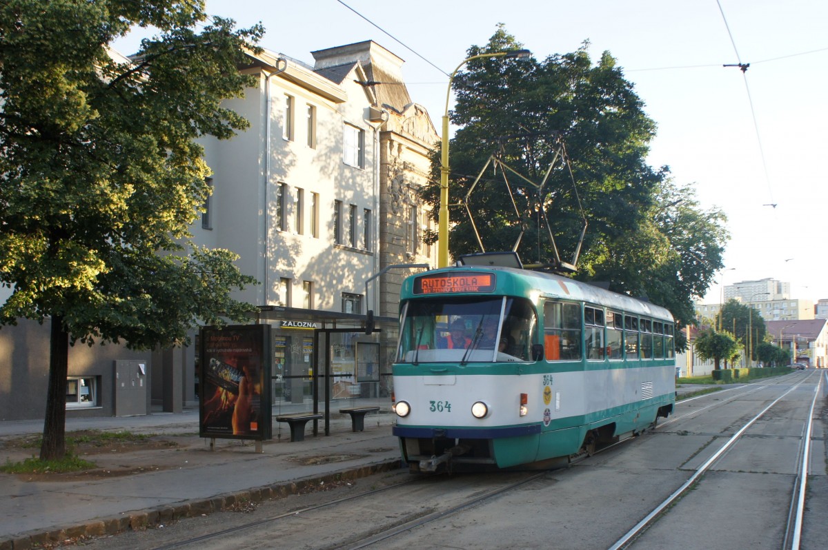 Slowakei / Straßenbahn Košice: Tatra T3 - Wagennummer 364 als Fahrschule ...aufgenommen in der Innenstadt an der Haltestelle  Námestie Maratónu mieru  im Juni 2014.