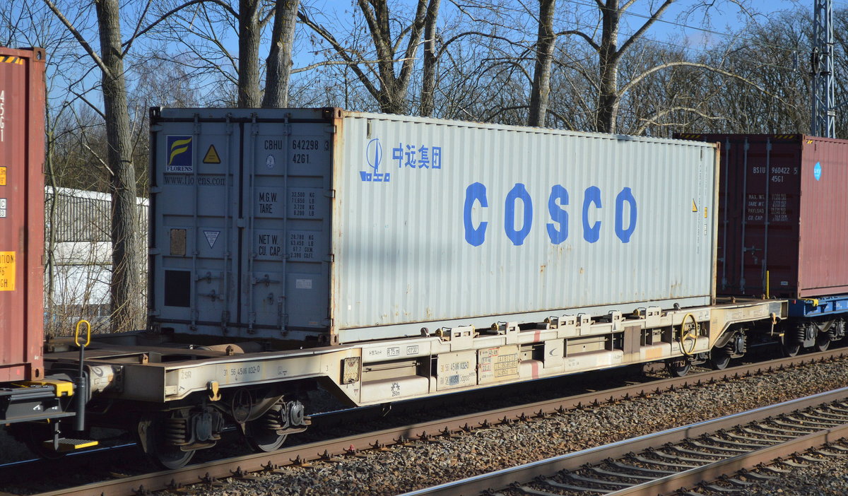 Slowakischer Drehgestell-Containertragwagen vom Einsteller Axbenet S.r.o. mit der Nr. 31 RIV 56 SK-AXBSK 4506 032-0 Sdgnss 9-559.0 am 06.02.18 Mühlenbeck bei Berlin. 