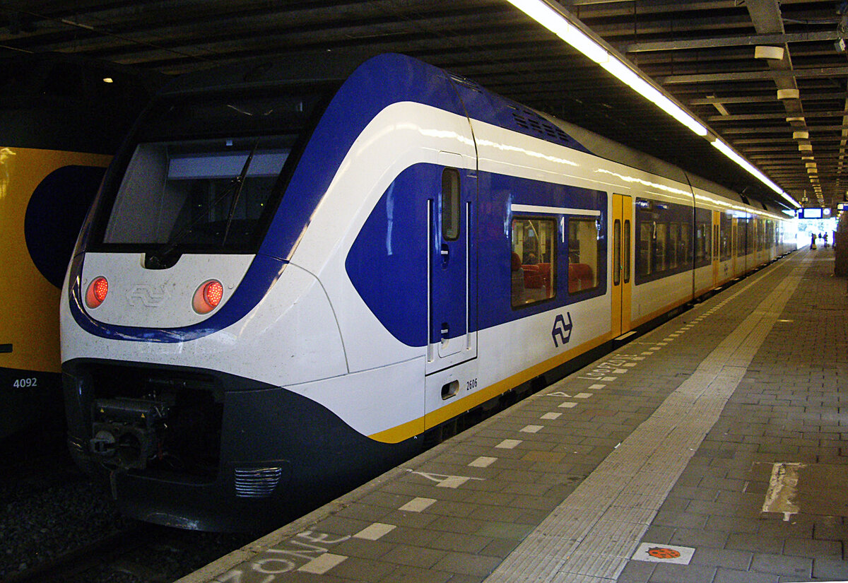 SLT Sprinter Lighttrain 2606, Den Haag Centraal, 31.8.2011. 
