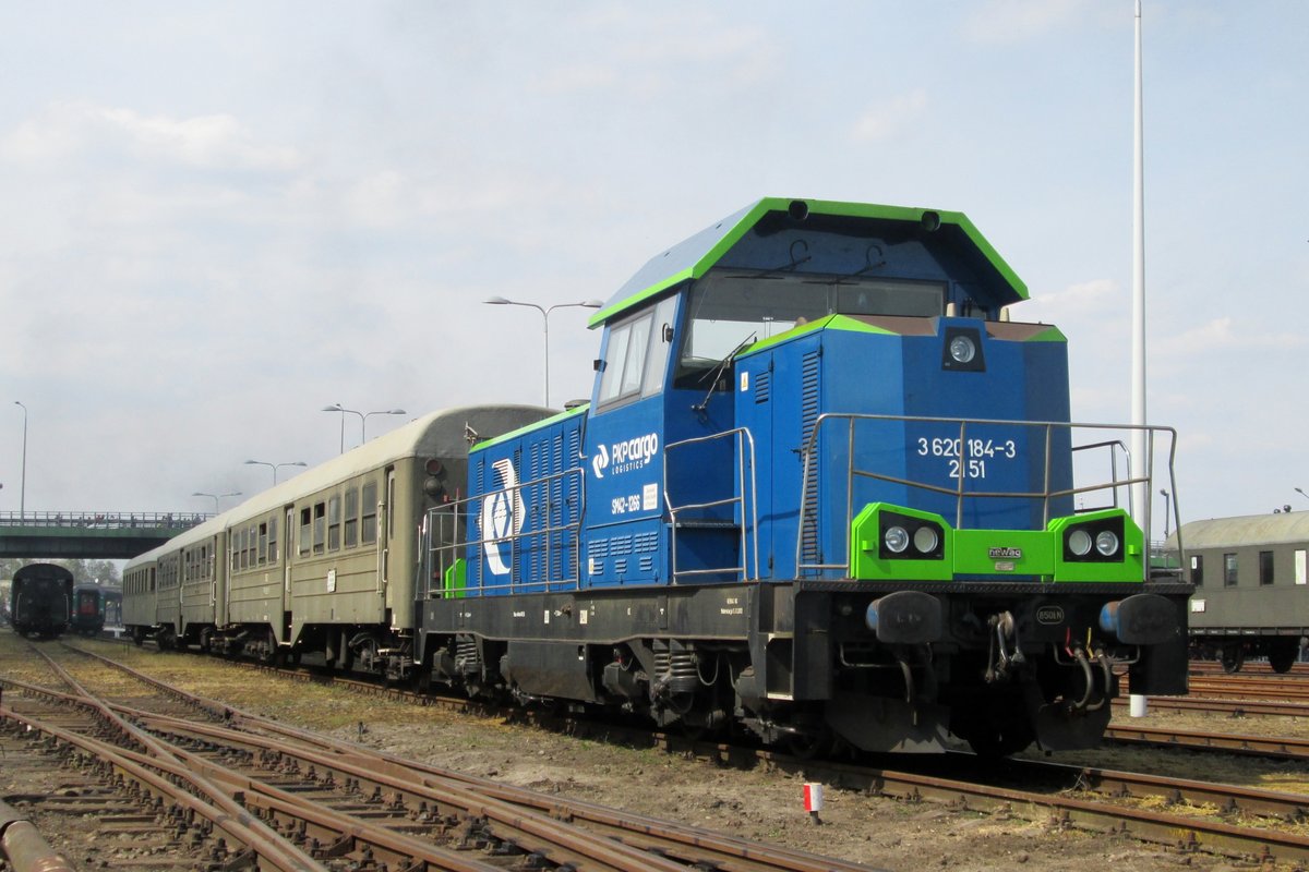 SM42-1266 rangiert Personenwagen ins Bw Wolsztyn am 30 April 2016.