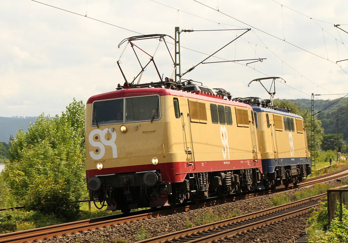 Smart Rail Lokzug aus 111 057 und 111 223 am 24.08.2021 nahe Königsbach auf der linken Rheinseite.