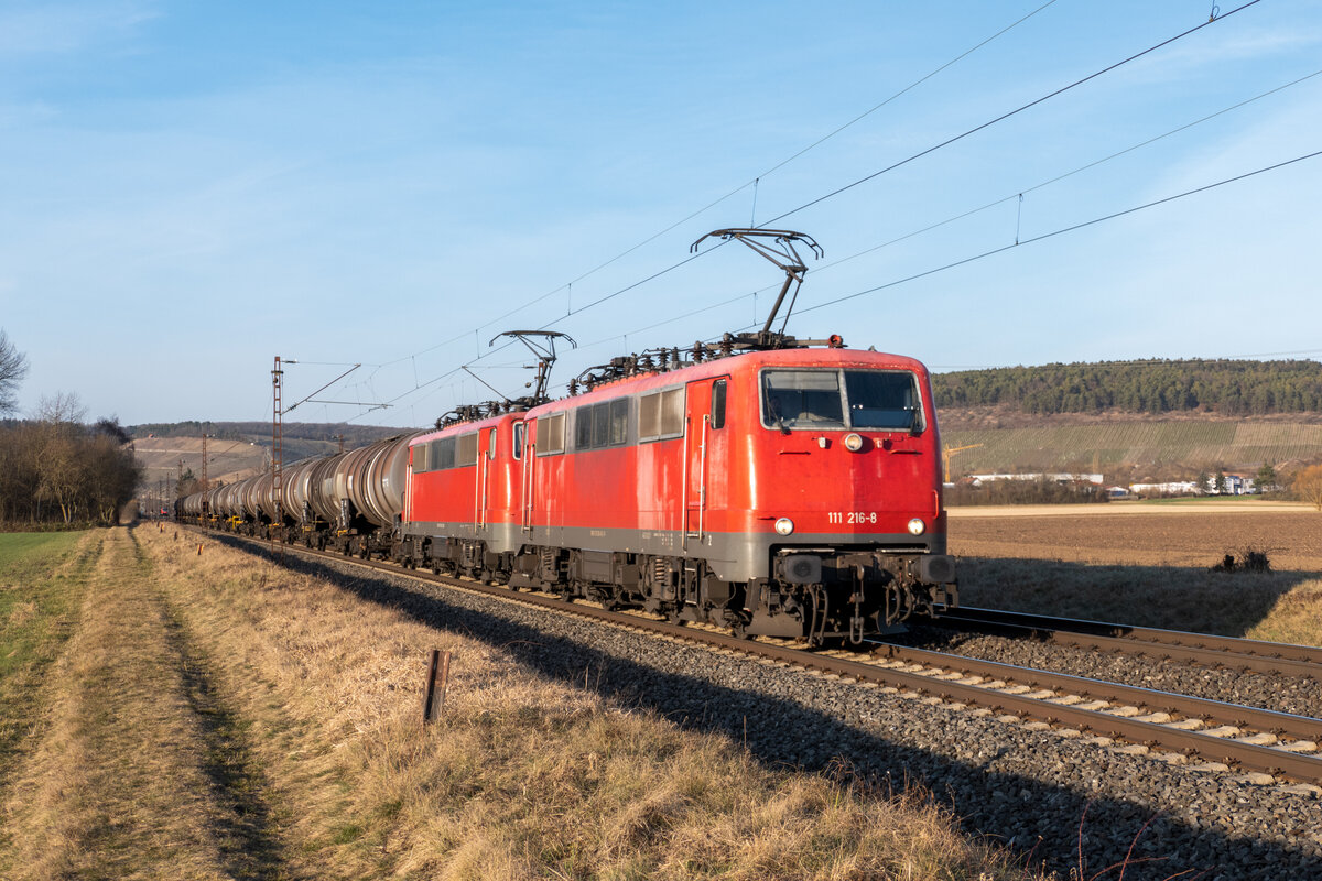 SmartRail 111 216 und 111 226 mit einem Kesselzug am 13.02.2022 im Maintal nahe Retzbach-Zellingen.