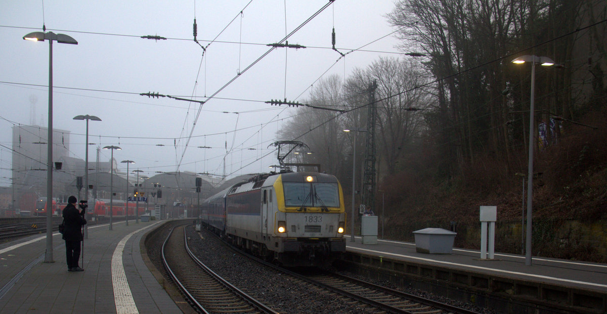 SNCB 1833 fährt mit dem Nightjet aus Wien-Innsbruck(A) nach Brüssel(B) bei der Ausfahrt aus Aachen-Hbf und fährt in Richtung Aachen-Süd,Belgien.
Aufgenommen am Bahnsteig 6 in Aachen-Hbf. 
Am Morgen 20.1.2020.