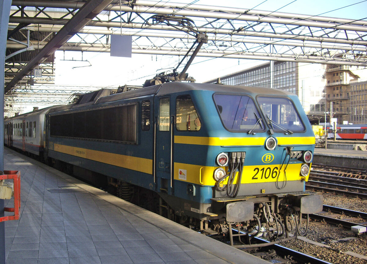SNCB 2106, Bruxelles Midi, 2.12.2011.