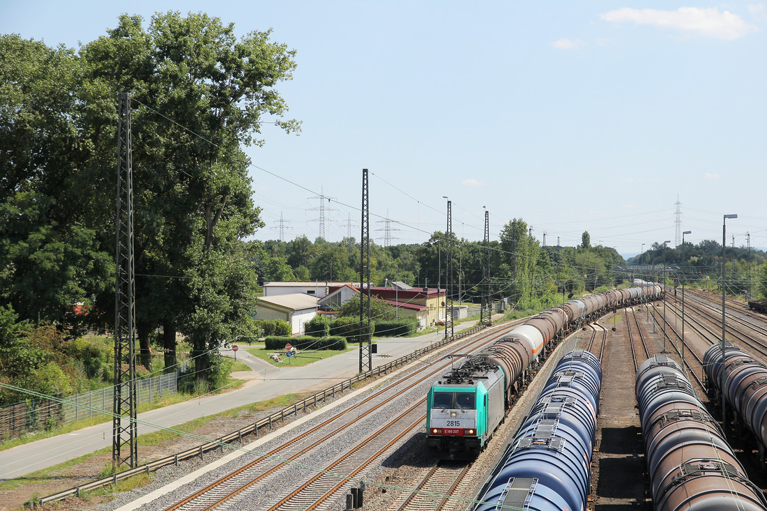 SNCB 2815 nebst Kesselwagen wurde am 7. August 2017 in Mainz-Bischofsheim fotografiert.