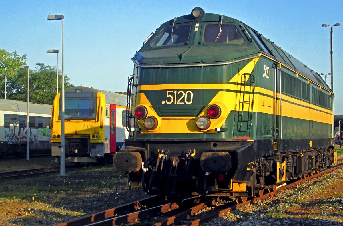 SNCB 5120 hat seit ein Dutzend Jahren eine Altersheim bei der CFV3V bekommen, wo sie am 21 September 2019 ein Pension in Mariembourg geniessen kann.
