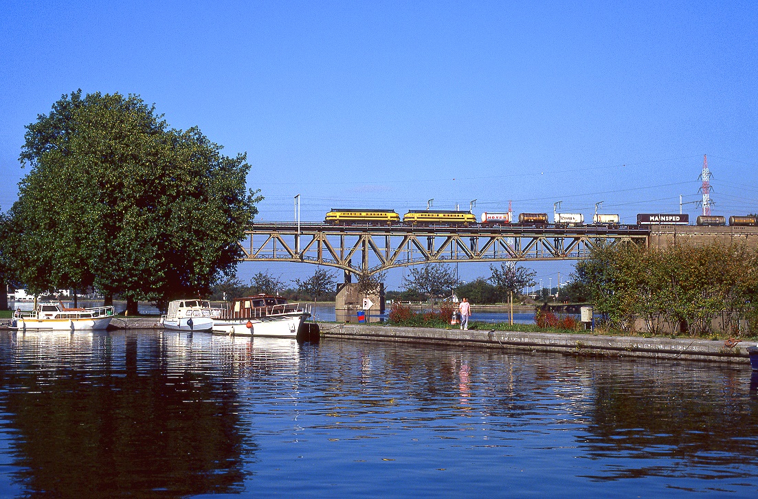 SNCB 5185 + 5142, Visé, 28.09.2002.