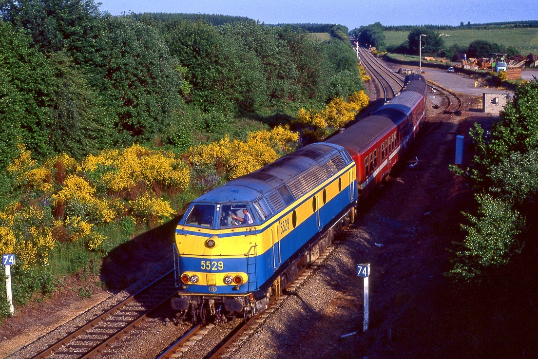 SNCB 5529 mit IR 118 bei Bovigny, 16.06.1996.