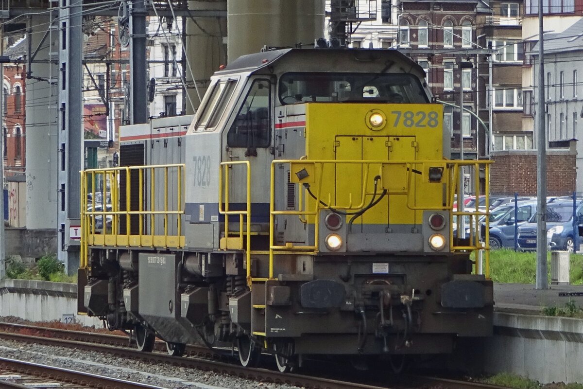 SNCB 7828 durchfahrt Charleroi Sud am 23 Mai 2019.