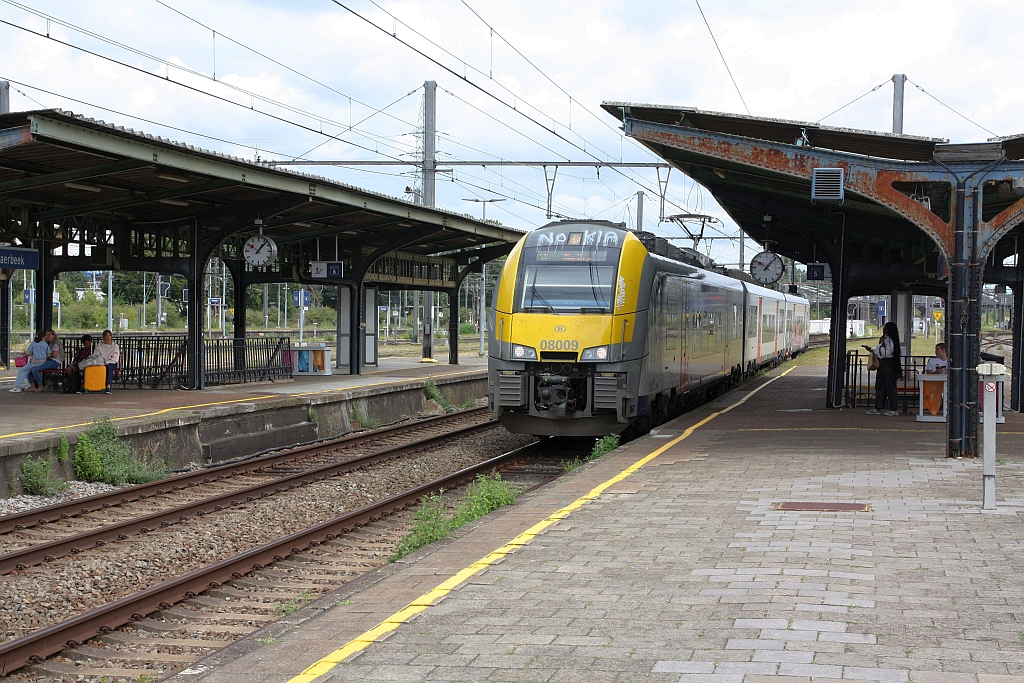 SNCB AM 08 08009 (94 88 008 009 1-4) am 23.Juli 2026 in Schaerbeek.