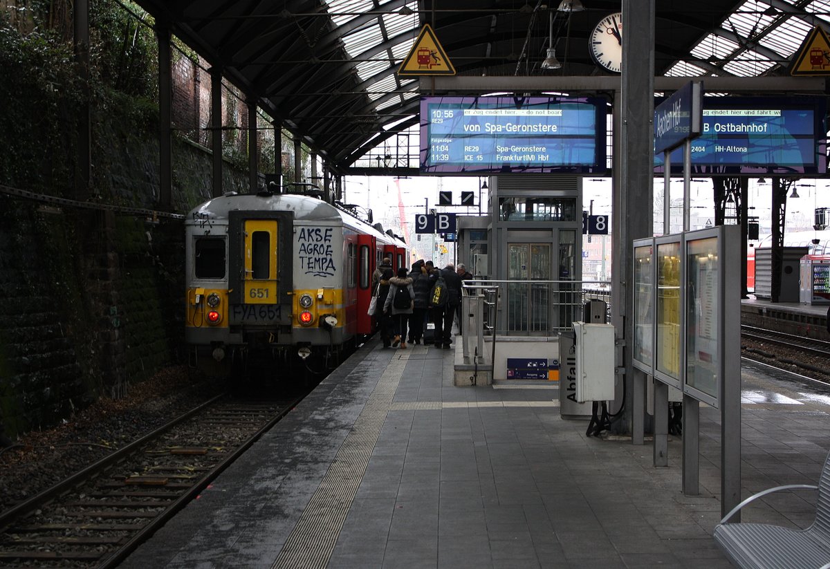 SNCB AM 651 als RE 29 ( Aachen - Spa-Geronstere) steht im Startbahnhof Aachen HBF und wird in kürze Abfahren.

16.03.2018
Aachen HBF