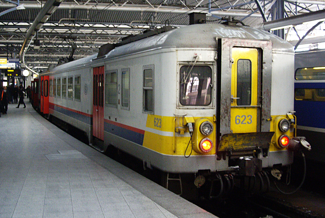 SNCB AM66 No. 623, Bruxelles Midi, 3.12.2010.