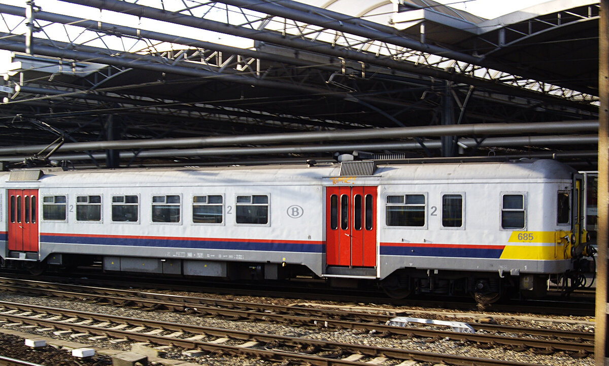 SNCB AM73 No. 685, Bruxelles Midi, 2.12.2011.