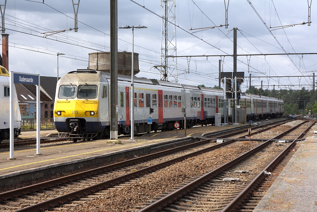 SNCB AM80 373 (94 88 080 373 ?-?) f�hrt am 27.Juli 2026 in den Gare de Oudenaarde ein.
